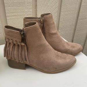 Tan suede booties with fringe, size 10